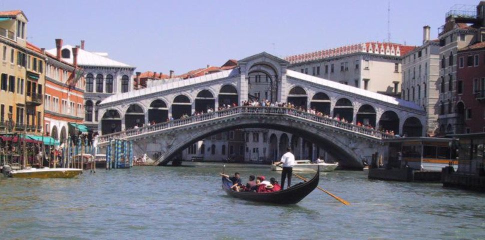 Rialtobrücke in Venedig